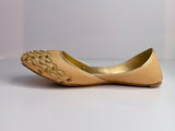 NAZAKAT – Antique Gold Radiance Khussa with Champagne-Toned Embroidery and Luxe Detailing