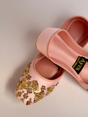 SUNEHRI – Blush Rose Khussa with Gold Metallic Embroidery and Regal Bloom Motifs